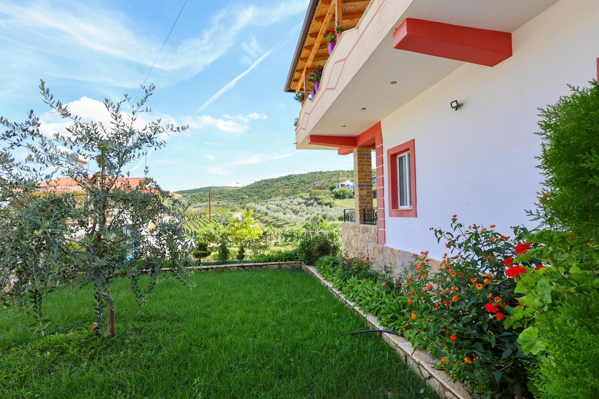 Villa Xherimeja Family Oasis Berat Eksteriør billede