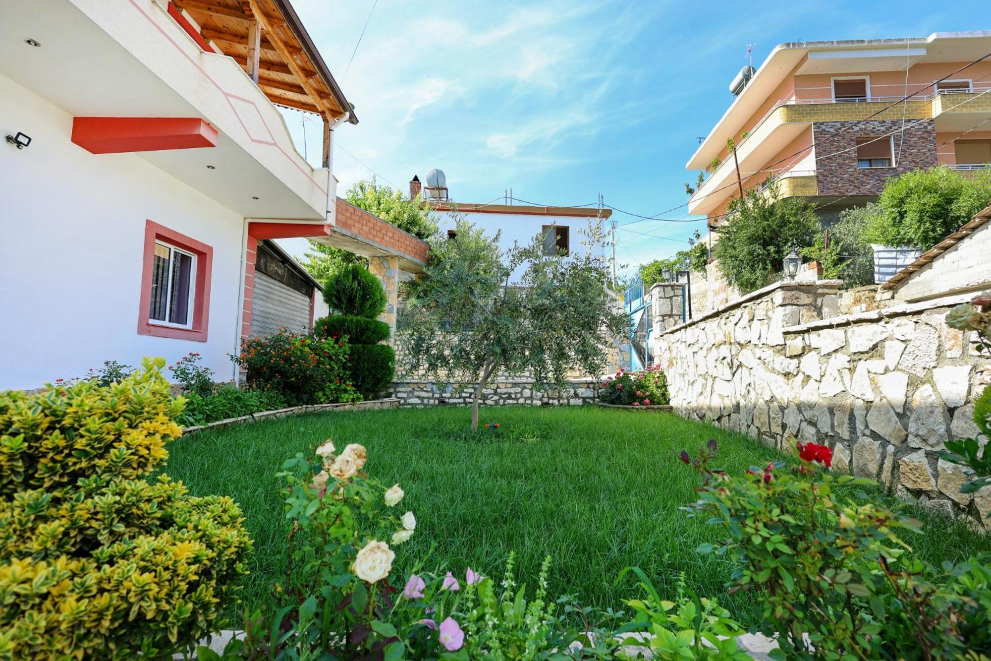Villa Xherimeja Family Oasis Berat Eksteriør billede