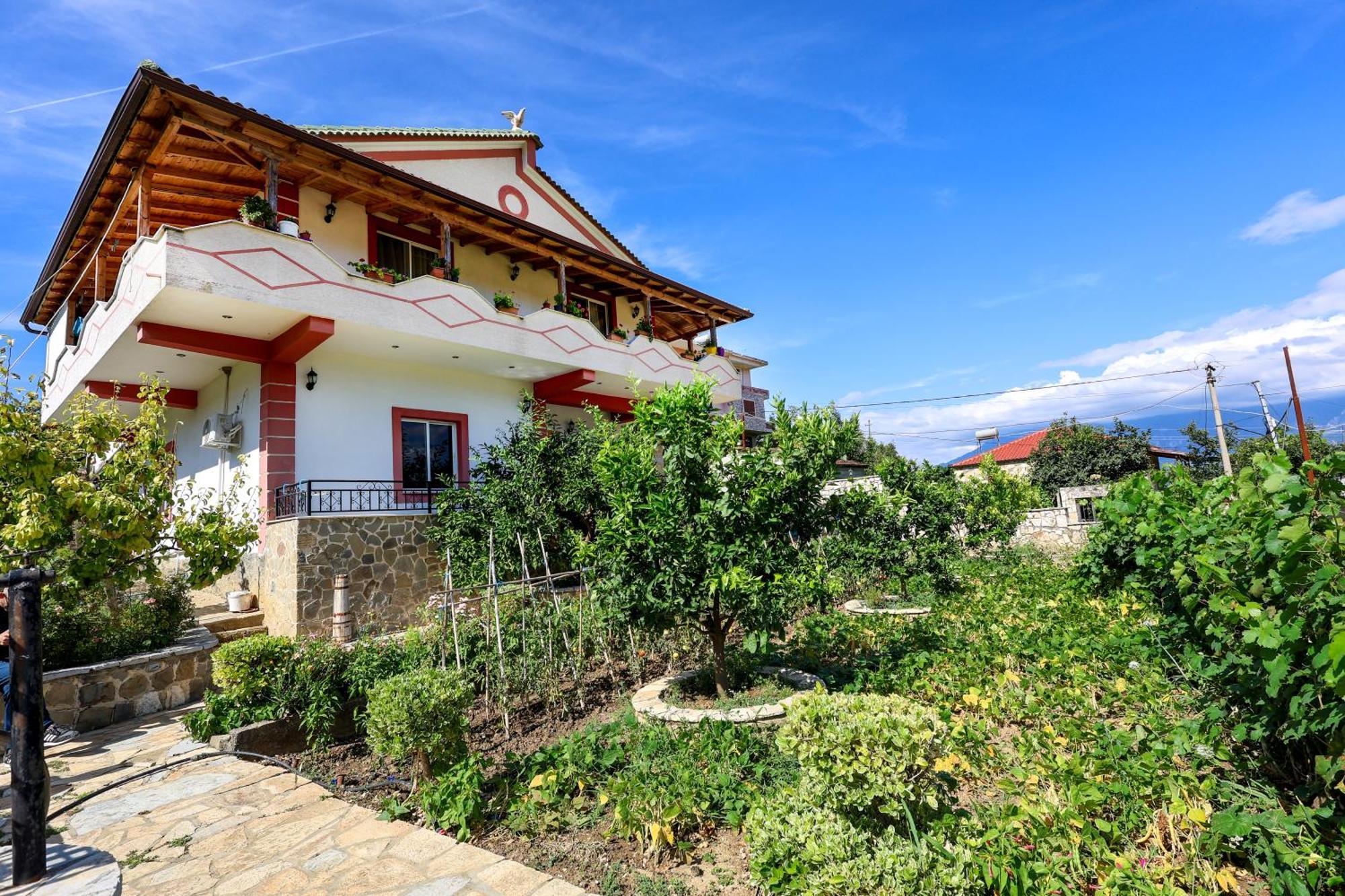 Villa Xherimeja Family Oasis Berat Eksteriør billede