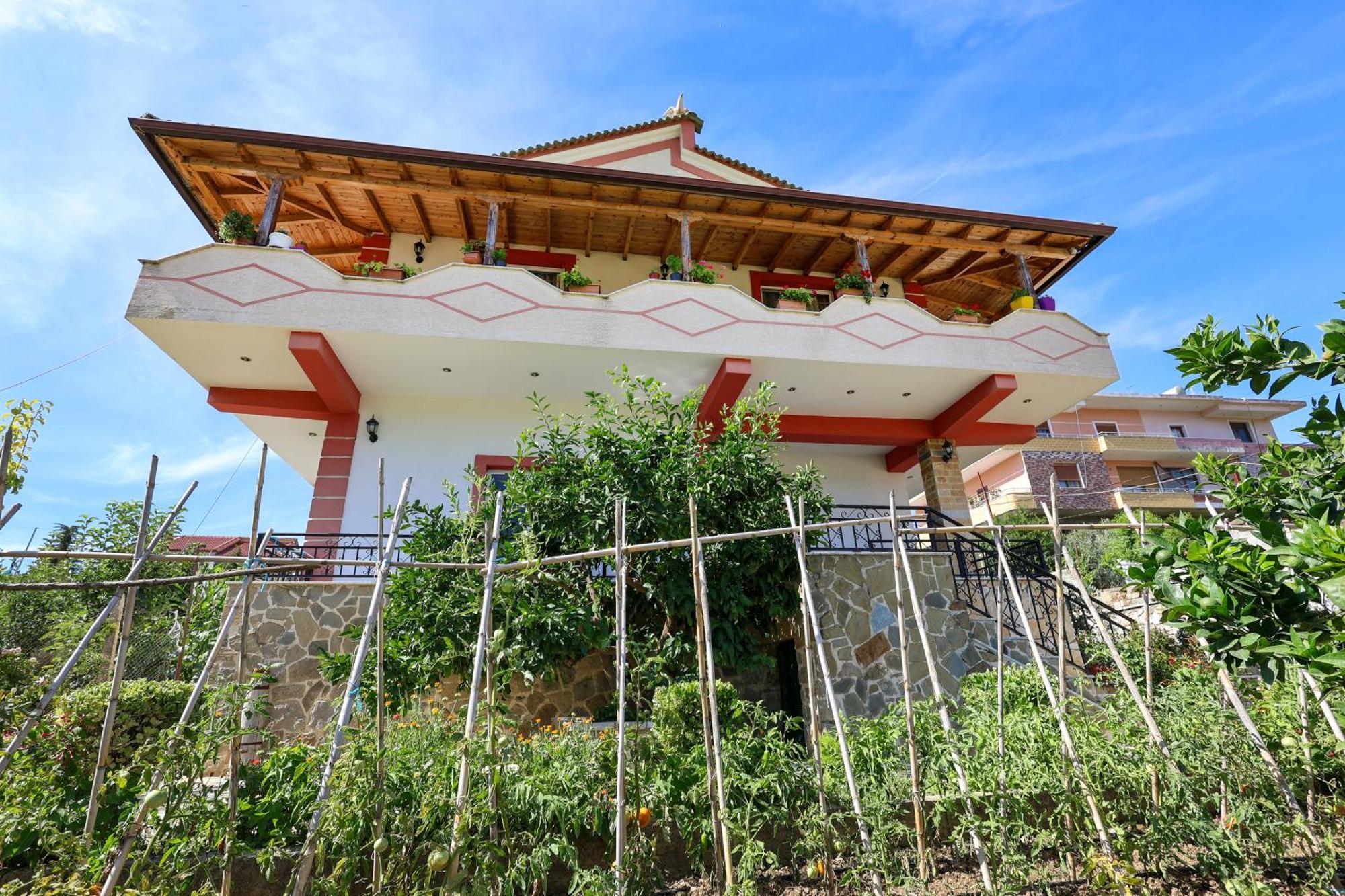 Villa Xherimeja Family Oasis Berat Eksteriør billede
